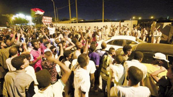 هجوم على المعتصمين أمام مقر قيادة الجيش السوداني