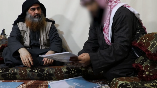 زعيم "داعش" أبو بكر البغدادي خلال ظهوره في الفيديو الأخير