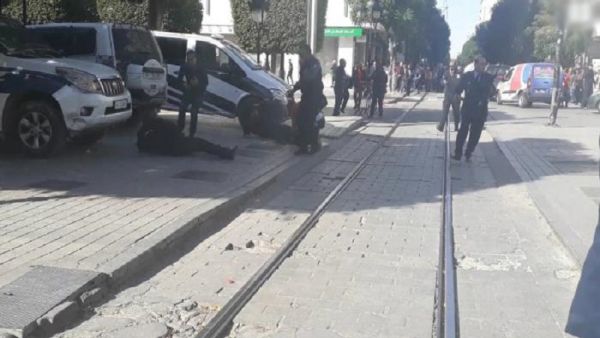 تفجير استهدف سيارة أمنية بشارع شارل ديجول المحاذي لشارع الحبيب بورقيبة الرئيسي