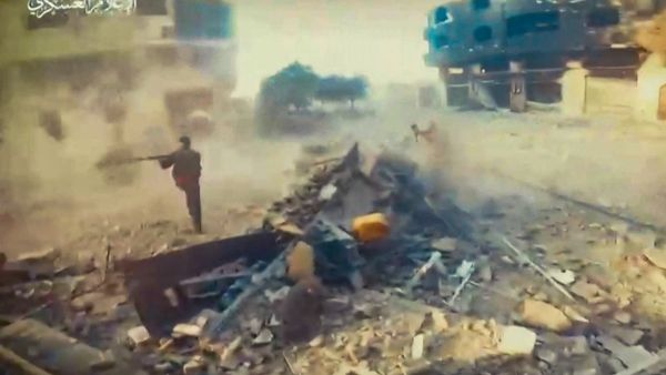 معارك عنيفة بين المقاومة الفلسطينية وجنود الإحتلال في قطاع غزة