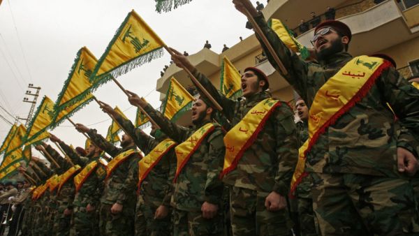 وزيرة الداخلية اللبنانية تنفي سيطرة حزب الله على مطار بيروت