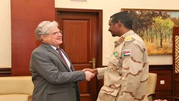 قائد قوات الدعم السريع محمد حمدان دقلو يلتقي القائم بالأعمال الأمريكي لدى الخرطوم