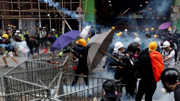 تكثيف أعمال العنف في جميع أنحاء هونغ كونغ