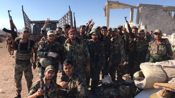 عناصر من الجيش السوري في خان شيخون