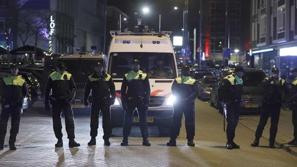 عناصر من الشرطة الهولندية