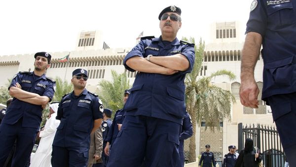 عناصر من الامن الكويتي