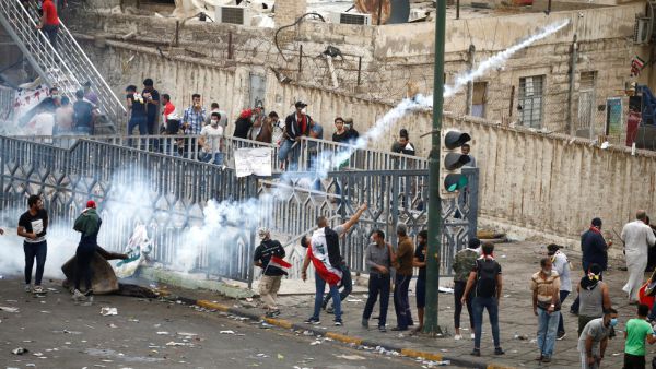  إخراج 12 جثة محترقة من داخل مبنى محافظة الديوانية ومقار الأحزاب المحترقة