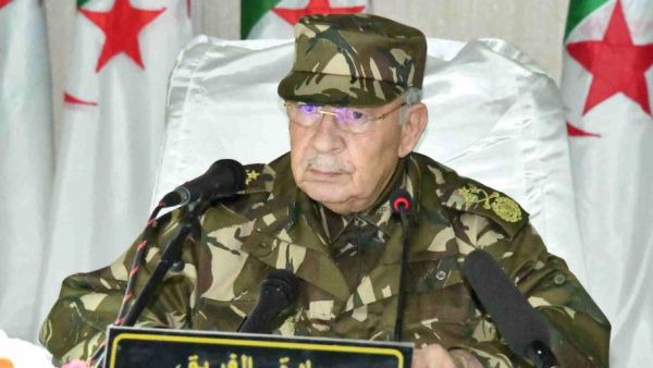  الفريق أحمد قايد صالح قائد الأركان الجزائري