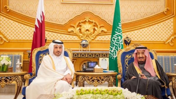 ملك السعودية سلمان بن عبد العزيز آل سعود، ورئيس الوزراء القطري الشيخ عبد الله بن ناصر بن خليفة آل ثاني