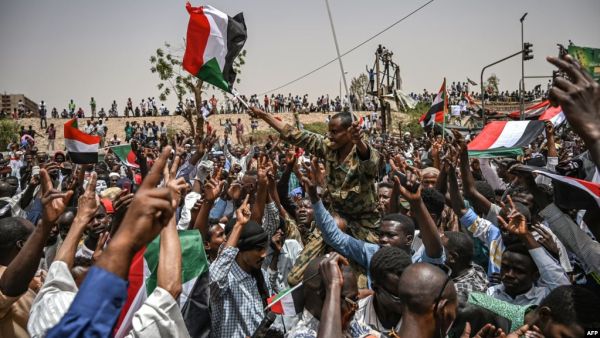 تجمع المهنيين السودانيين يؤكد تمسكه بحكومة الكفاءات