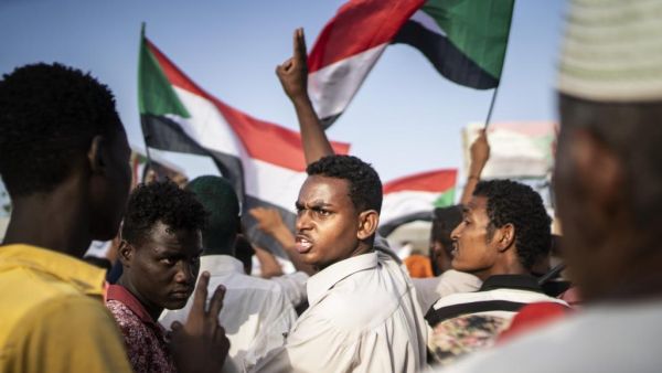 المجلس العسكري السوداني وقوى الحرية والتغيير سيوقعان بشكل نهائي على إعلان دستوري يوم 17 أغسطس/آب