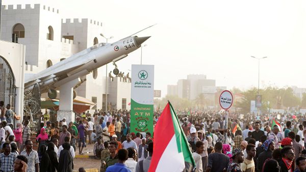 المُضِي في ترتيبات تنفيذ إضراب عن العمل والعصيان المدني
