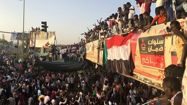 قوى الحرية والتغيير تصف المجلس العسكري بالانقلابي