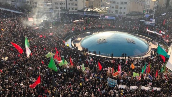 الملايين يشيعون الجنرال قاسم سليماني في طهران