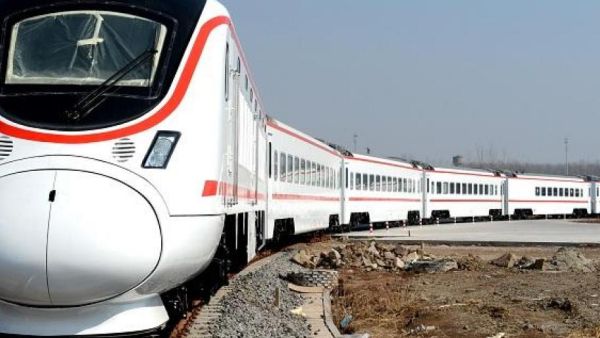 تدشين خطي قطار بين طهران وأنقرة، وطهران والعراق على المدى القريب.