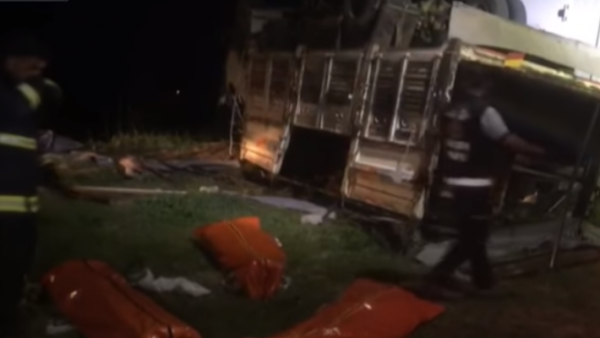  5 أشخاص لقوا مصرعهم وأصيب 37 آخرون بجروح مختلفة جراء حادث انقلاب شاحنة