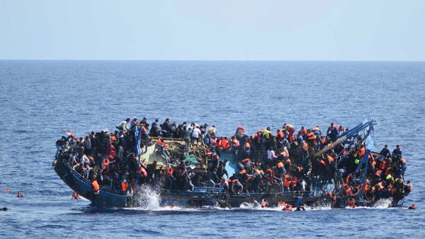 غرق زورق يحمل عشرات المهاجرين قبالة السواحل التونسية