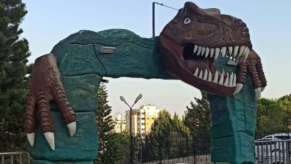 حديقة الديناصورات اضنة