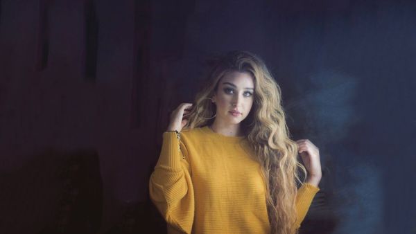 هنا الزاهد