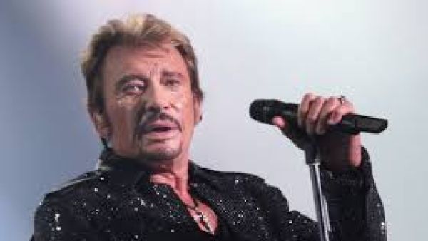 ابن الفنان الراحل جوني هاليداي يتنازل عن ميراث والده