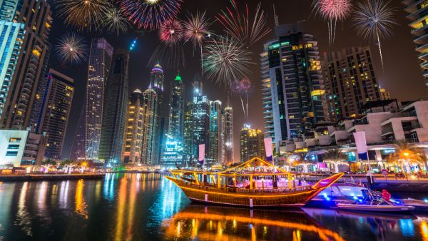 هل ستمضي إجازة العيد في دبي؟ إليك جدولاً بالفعاليات والنشاطات.