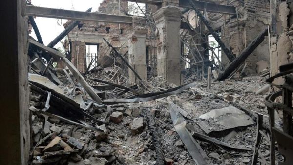Russian Airstrike Hits Civilian, Administrative Area in Kharkiv