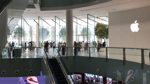 Apple store at The Dubai Mall.