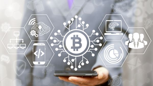 SAMA is one of the pioneer central banks to experiment blockchain technology for money transfers. (Shutterstock) Saudi Arabia Deploys Blockchain Technology for Money Transfers