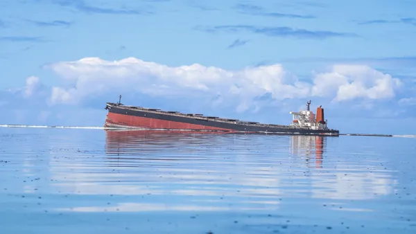 Mauritius Oil Spill: Japanese Tanker Splits in Two On Coral Reef
