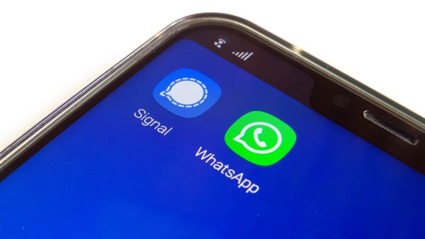 Signal Tempts Users with New "WhatsApp" Features 