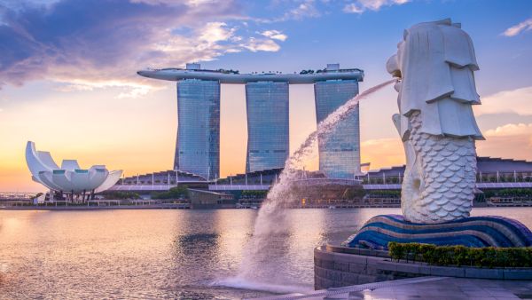 Singapore's Economy Shrinks by 5.8 Percent in 2020 Amid Virus Outbreak