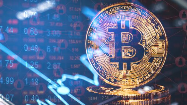 أسعار العملات الرقمية: البيتكوين ينخفض إلى 41 ألف دولار