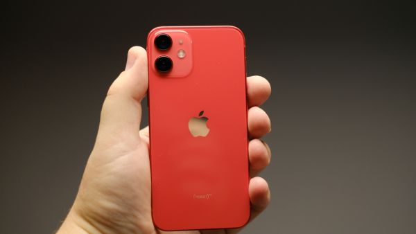 Apple Mulls Discontinuing iPhone 12 mini in Q2 2021