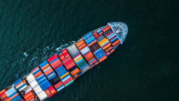 Abu Dhabi: Non-Oil Foreign Trade Hits $42 Billion, Down 8.8 Percent