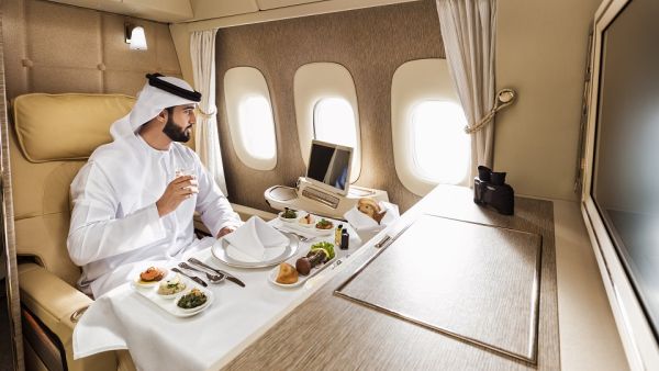 سوف يستمتع المسافرون من وإلى الرياض على الرحلة "ئي كيه 819"، بمنتجات الدرجة الأولى الجديدة.