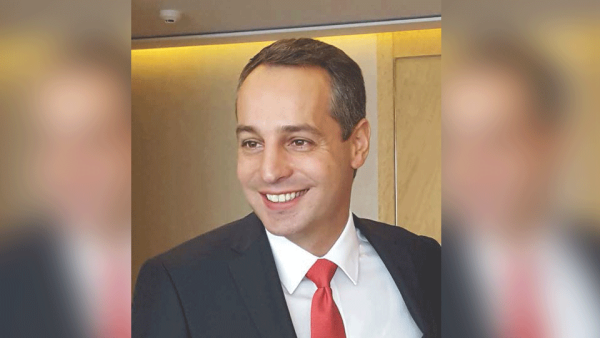 الدكتور الكيزس أنطونيادس ، خبير بارز في فهم الأسواق العالمية واقتصاديات دول الخليج.