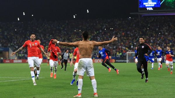 تشيلي إلى المربع الذهبي