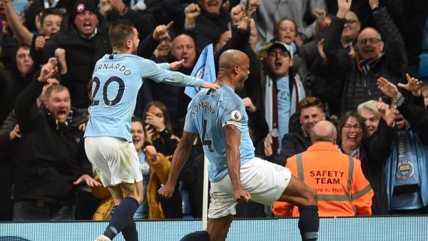 كومباني يحتفل بهدفه الحاسم