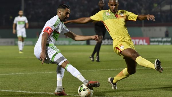 محرز يقود آمال الجزائريين