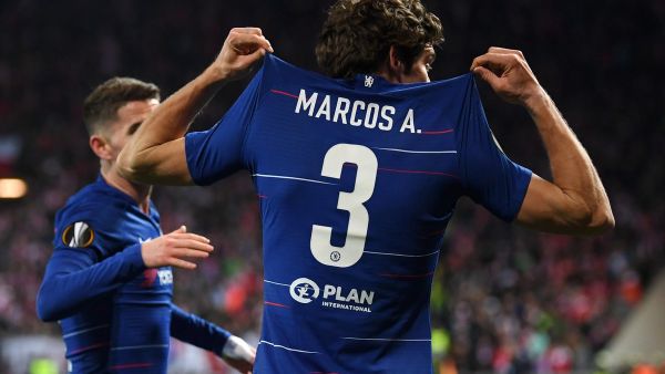 ماركوس ألونسو يحتفل بالهدف على طريقته