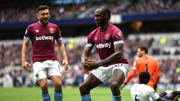 أنتونيو يحتفل بهدفه