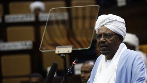Sudanese President Omar al-Bashir addresses parliament in the capital Khartoum on April 1, 2019. (ASHRAF SHAZLY / AFP)