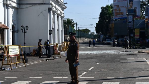 Security personnel stand guard outside St. Anthony's Shrine in Colombo on April 22, 2019. (Jewel SAMAD / AFP)