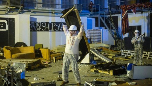 People can vent their anger and frustration by demolishing old items. (Facebook)