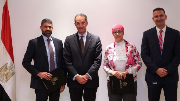 Ahmed Auda, Managing Director Middle East, Turkey & North Africa at VMware, H.E. Dr. Amr Talaat, Egypt’s Minister of Communications and Information Technology, Dr. Heba Saleh, Chairman of ITI, Ahmed Al Saadi, Regional Manager of VMware Egypt and North Africa and the Levant.
