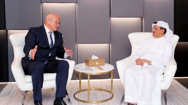 وزير الاقتصاد مع سفير التشيك