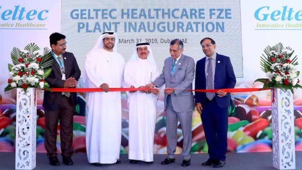 His Excellency Dr. Amin Hussein Al Amiri, Assistant Undersecretary for Public Health Policy and Licensing, Ministry of Health and Prevention (MoHAP) and Ahmad Al Haddad, Chief Operating Officer of Jafza, overseeing the inauguration of the new facility
