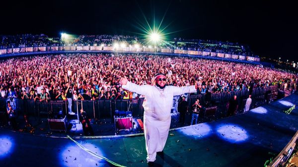 دي جي كارينج