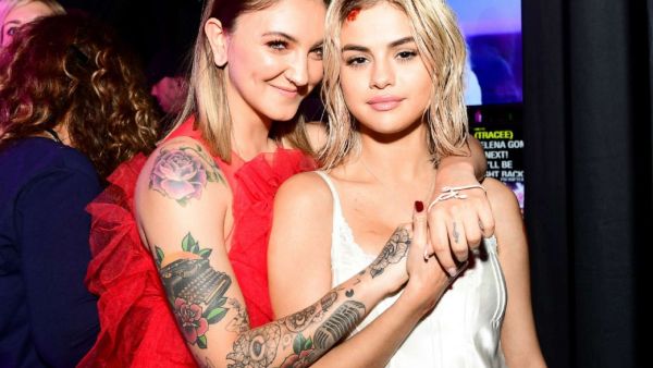 سيلينا غوميز وصديقتها جوليا