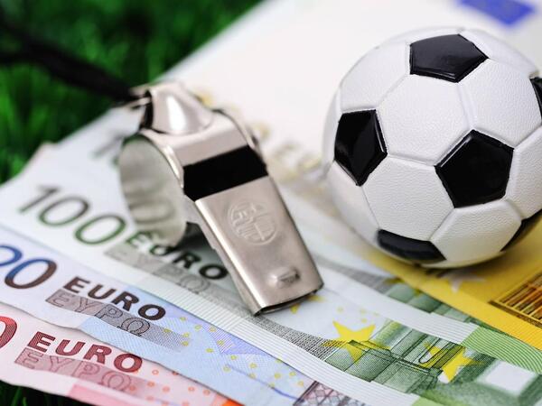 مئات الملايين تم إنفاقها على التعاقدات